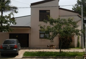 En Reconquista, Casa en Venta · dueño directo · 2 dorm · cochera · 180 m² de lote - Imagen 2