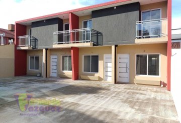 Amplios y cómodos duplex en zona residencial de la localidad de playa - San Bernardo - Imagen 1
