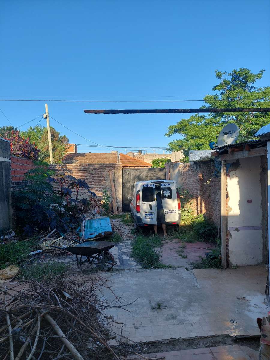 Casa en Banfield en Venta · dueño directo · 2 dorm · cochera · 80 m² de lote - Imagen 3