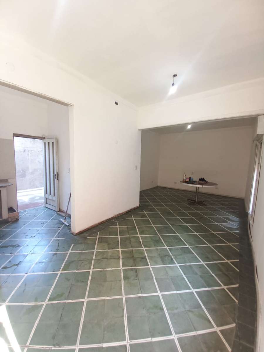 Comprar Casa en Lanus · dueño directo · 4 o más dorm · 6 ambientes · 217 m² de lote - Imagen 2