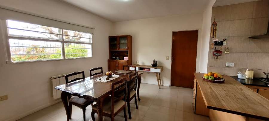 Casa en Venta en Neuquén con · dueño directo · 3 dorm · 2 cocheras · 500 m² de lote - Imagen 2