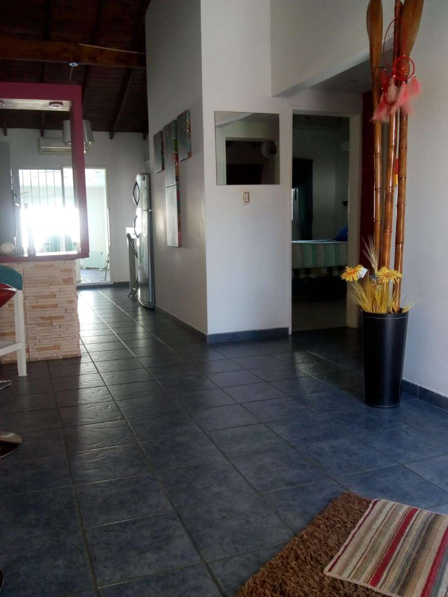Excelente Casa en Castelar en Venta · dueño directo · 2 dorm · 2 cocheras · 150 m² de lote - Imagen 4