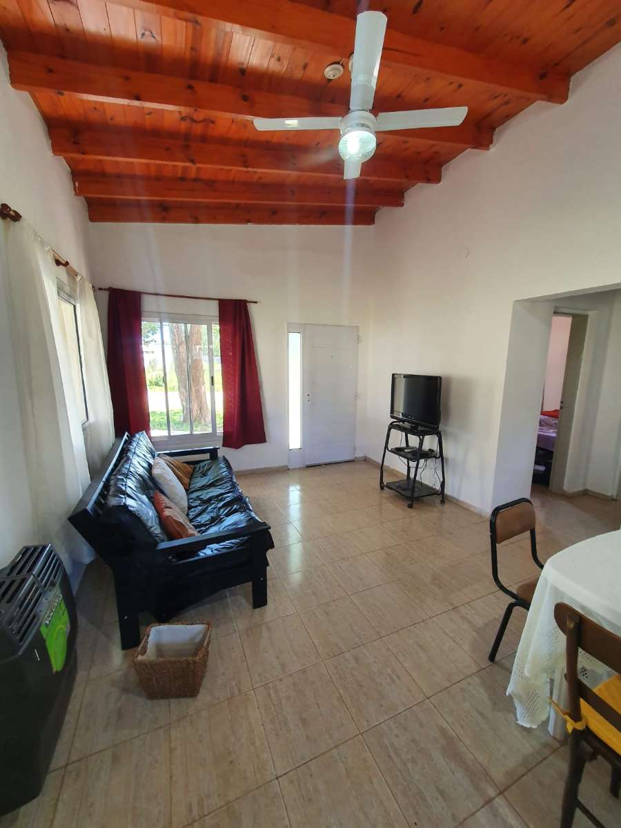 Casa disponible en Villa del Dique · dueño directo · 2 dorm · cochera · 600 m² de lote - Imagen 3