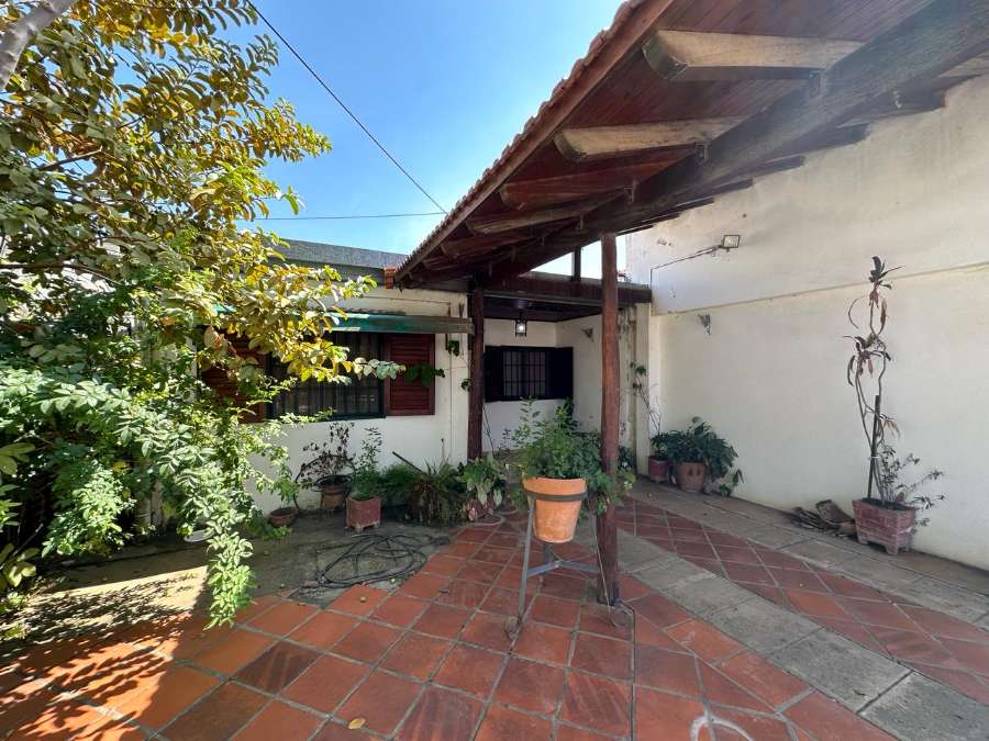 En Corrientes, Casa en Venta · dueño directo · 2 dorm · 2 cocheras · 175 m² de lote - Imagen 4