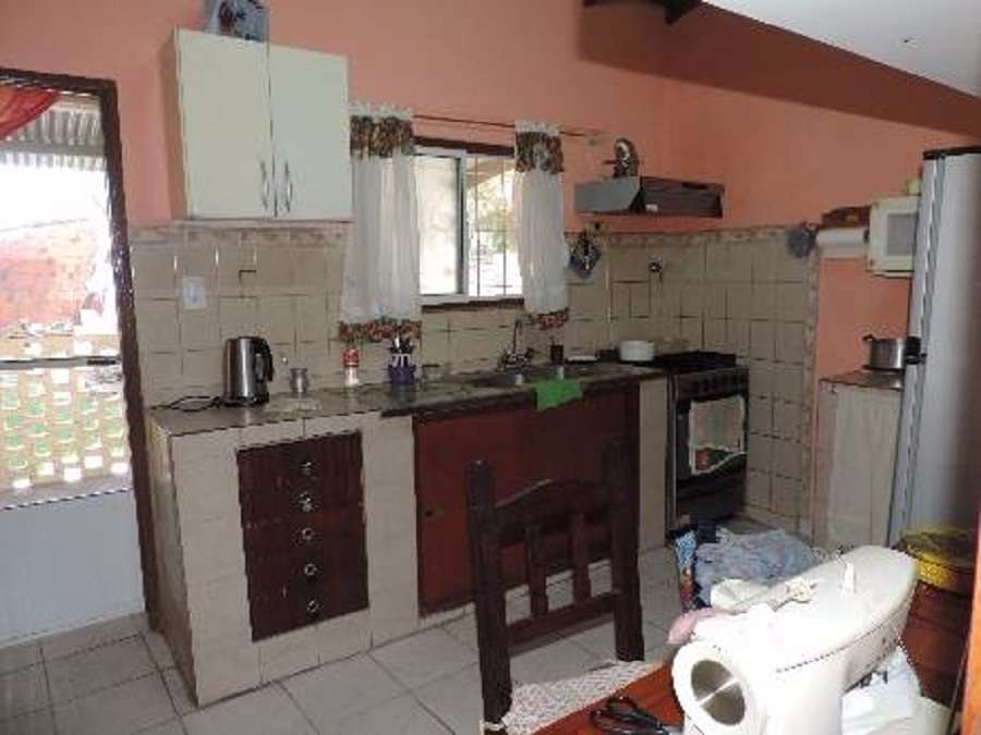 Casa en Venta en Ituzaingo · 2 dorm · 3 ambientes · 5 cocheras · 300 m² de lote - Imagen 2