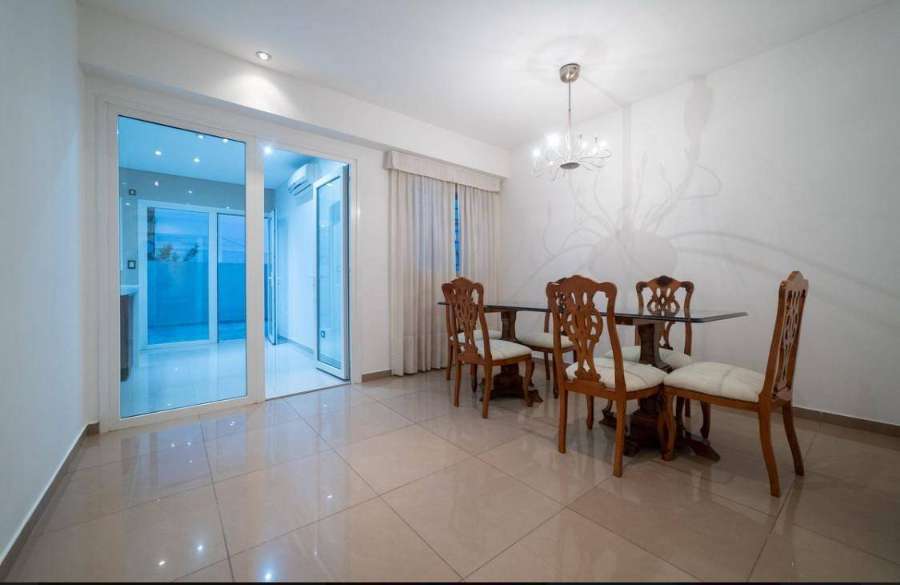 Casa en Venta en Lomas de Zamora, · 2 dorm · 3 ambientes · cochera · 132 m² de lote - Imagen 5