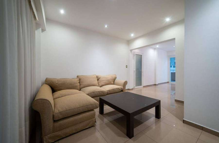 Casa en Venta en Lomas de Zamora, · 2 dorm · 3 ambientes · cochera · 132 m² de lote - Imagen 3