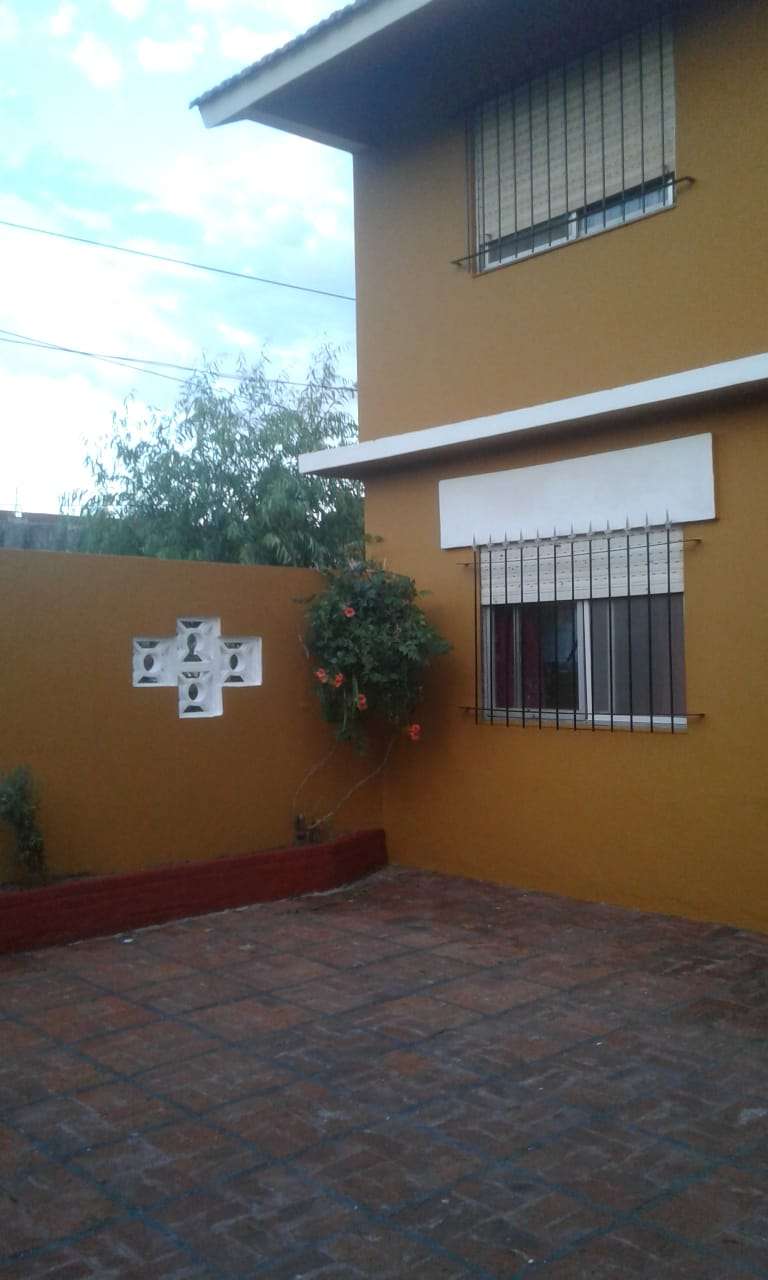 Casa única en Santa Teresita en Venta · dueño directo · 3 dorm · 2 cocheras · 100 m² de lote - Imagen 2