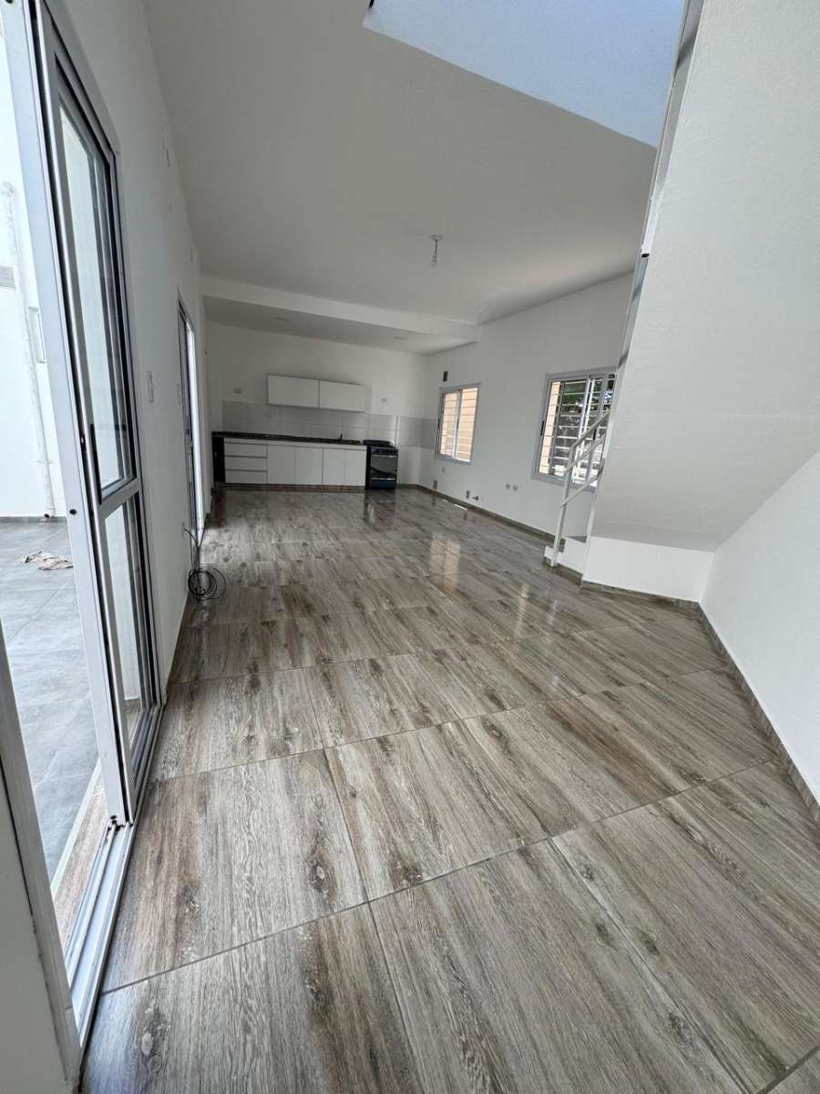 Casa en Córdoba: en Venta · 1 dorm · 4 ambientes · cochera · 90 m² de lote - Imagen 2