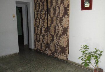 En Caseros, Casa en Venta · dueño directo · 4 o más dorm · 6 ambientes · 160 m² de lote - Imagen 4