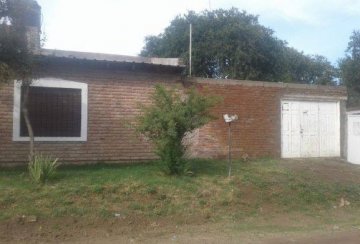 Casa disponible en Bahía Blanca · dueño directo · 1 dorm · 246 m² de lote - Imagen 2