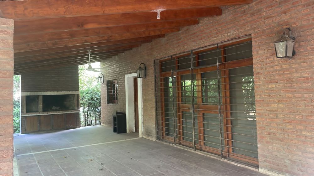 Oportunidad: Casa en Venta en Córdoba · dueño directo · 3 dorm · cochera · 2.400 m² de lote - Imagen 3