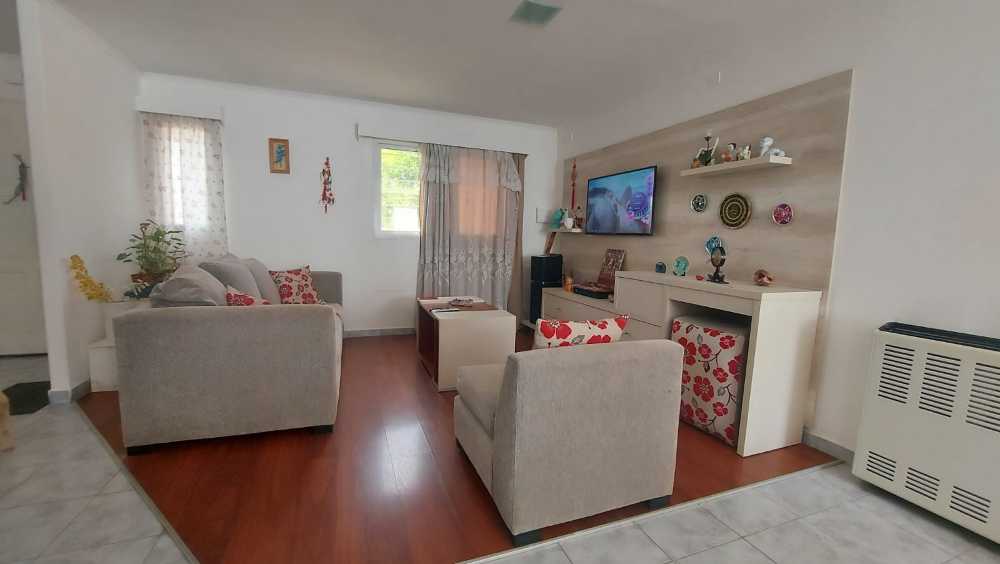 Casa en Venta en Plottier, · dueño directo · 2 dorm · 6 ambientes · 100 m² de lote - Imagen 2