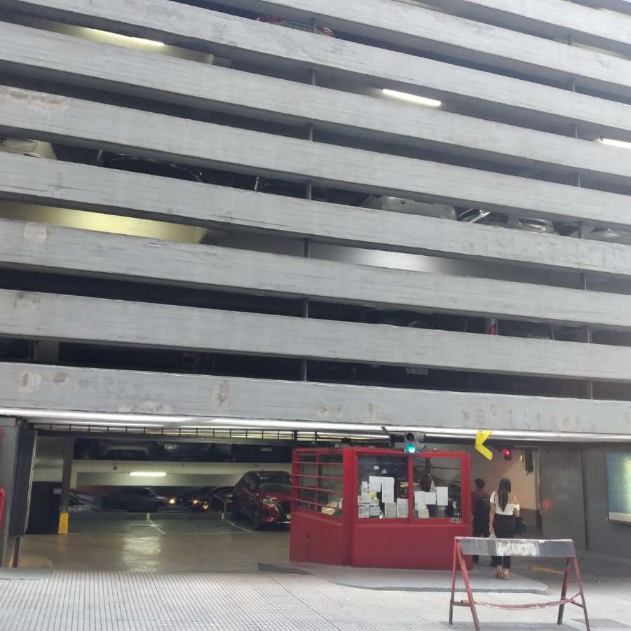 Cochera disponible en Retiro · dueño directo - Imagen 1