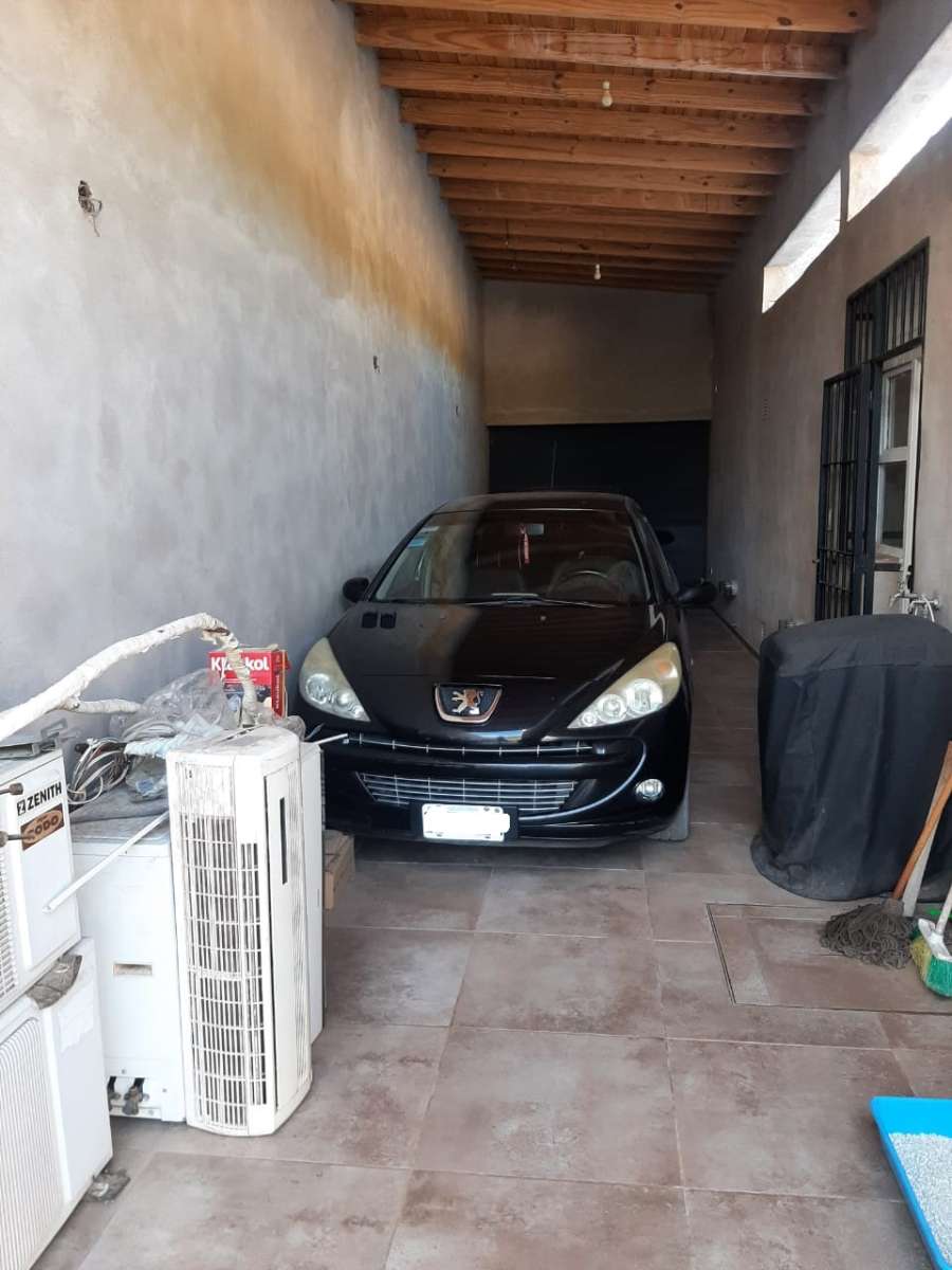 Casa en Venta en Rivadavia · dueño directo · 3 dorm · 3 cocheras · 250 m² de lote - Imagen 2