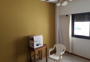 Vendo hermoso departamento de  dormitorios a  cuadras de la plaza - Río Cuarto - Imagen 1