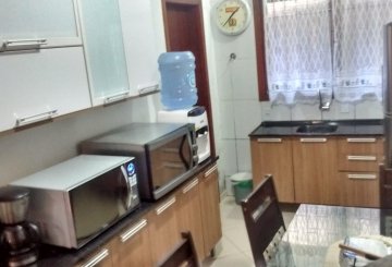 Casa en Venta en Brasil · 2 dorm · 3 ambientes · 2 cocheras · 109 m² de lote - Imagen 2