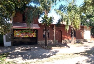Oportunidad: Casa en Venta en Resistencia · dueño directo · 3 dorm · 2 cocheras · 200 m² de lote - Imagen 1