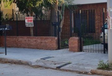 Casa en Venta en Córdoba, · dueño directo · 2 dorm · cochera · 335 m² de lote - Imagen 2