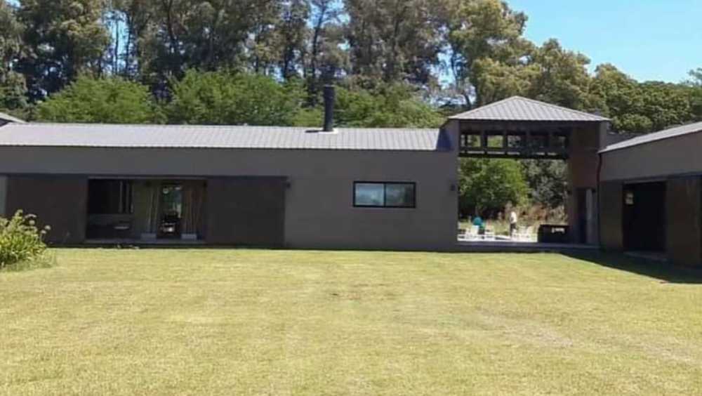 Casa en San Miguel del Monte: en Temporario · dueño directo · 4 o más dorm · cochera · 3 ha - Imagen 3