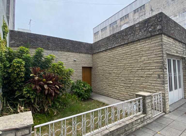 Casa disponible en Vicente Lopez · barrio con seguridad · dueño directo · 2 dorm · cochera - Imagen 4