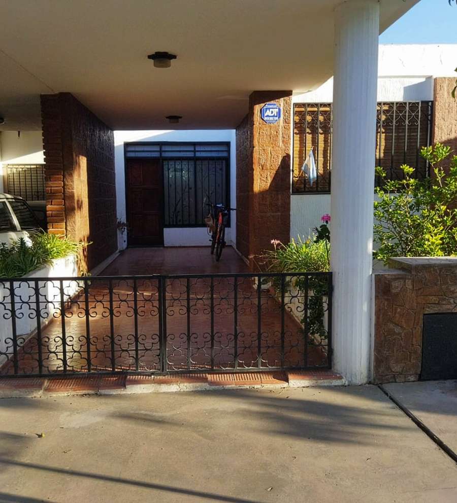 En San Juan, Casa en Venta · barrio con seguridad · dueño directo · 3 dorm · cochera - Imagen 1