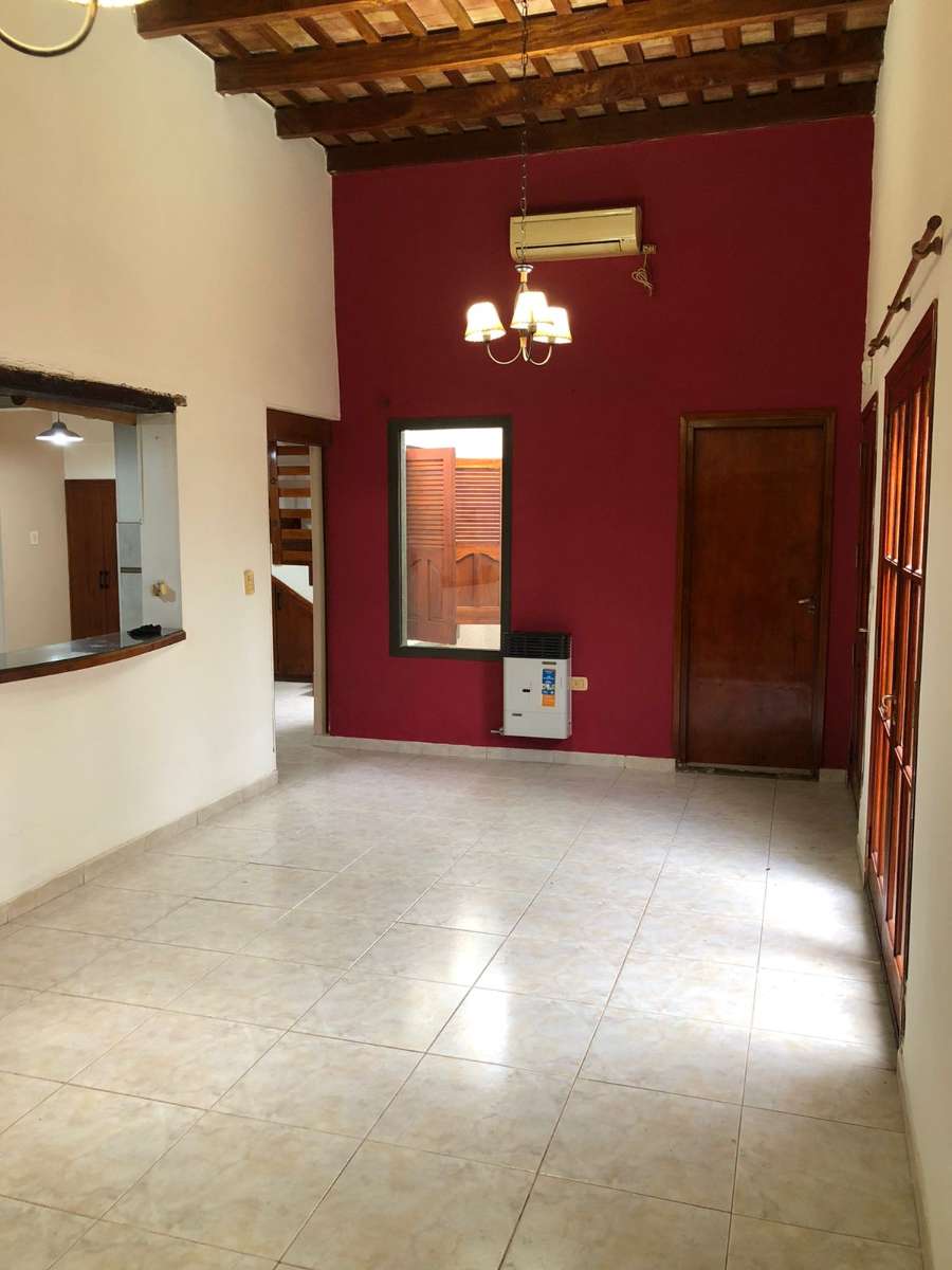 Excelente Casa en General Cabrera en Venta · dueño directo · 2 dorm · cochera · 300 m² de lote - Imagen 4