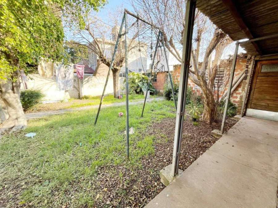 Casa en Lomas de Zamora para en Venta · 2 dorm · 3 ambientes · cochera · 330 m² de lote - Imagen 3