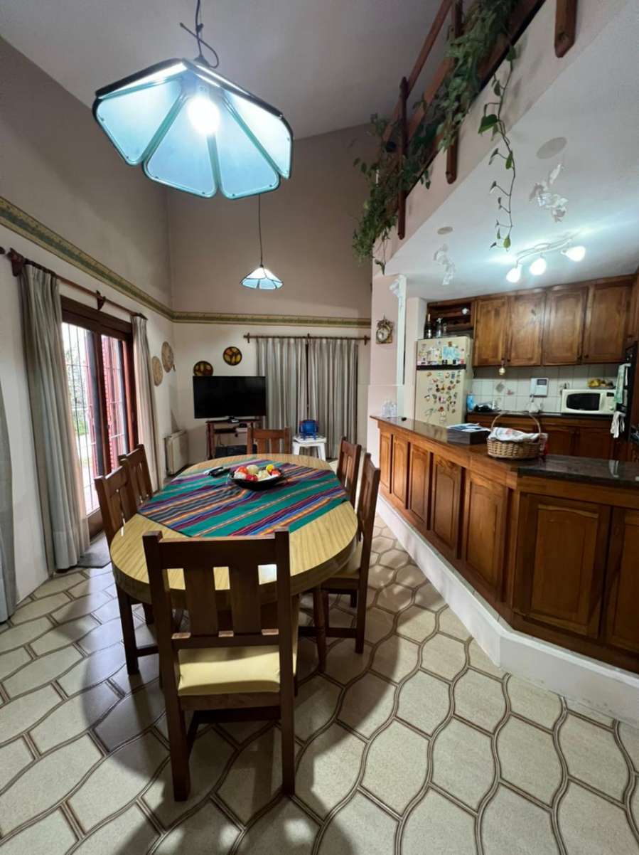 Casa única en Río Cuarto en Venta · 3 dorm · 6 ambientes · cochera · 580 m² de lote - Imagen 5