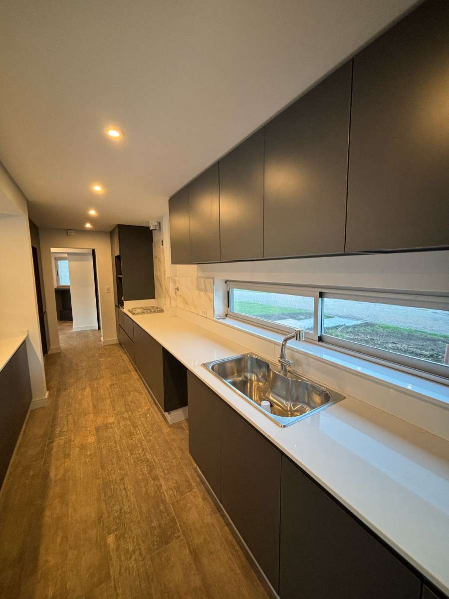 Oportunidad: Casa en Alquiler en Tristan Suarez · barrio privado · 3 dorm · 2 cocheras · 846 m² de lote - Imagen 5