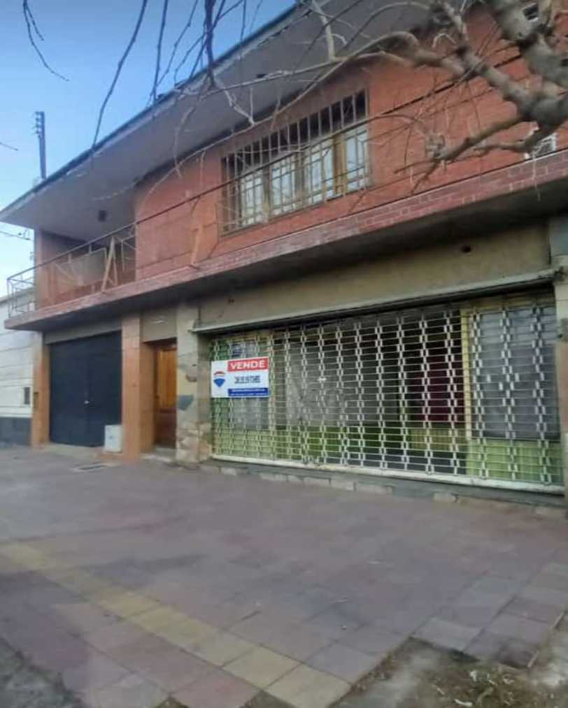 Casa disponible en Las Heras · dueño directo · 4 o más dorm · 3 cocheras · 400 m² de lote - Imagen 1