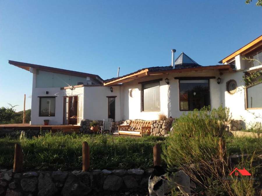 Emprendimiento en Venta en Villa Las Rosas · 2 dorm · 6 ambientes · 4 cocheras - Imagen 1