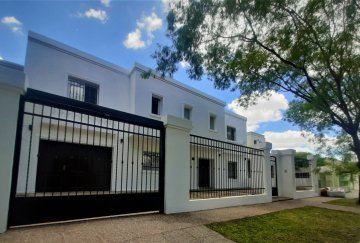 Celso Barrios 1373 Bº Jardines del Jockey, 