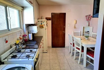 Dueño vende departamento microcentro 2 dormitorios 2 baños cochera cocina - Imagen 1