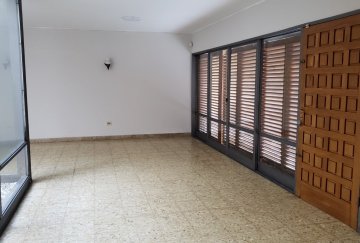 Oportunidad: Casa en Venta en Córdoba · dueño directo · 3 dorm · 3 cocheras · 220 m² de lote - Imagen 3