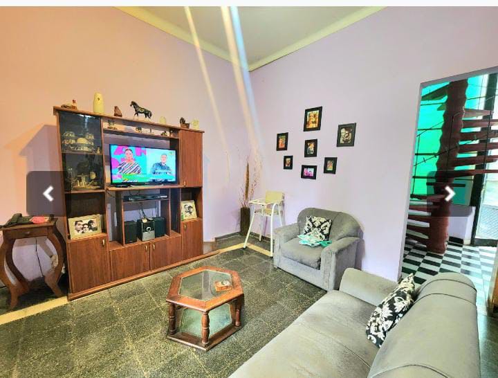 Casa en Venta en San Miguel de Tucumán con · dueño directo · 4 o más dorm · 1 ambientes - Imagen 3