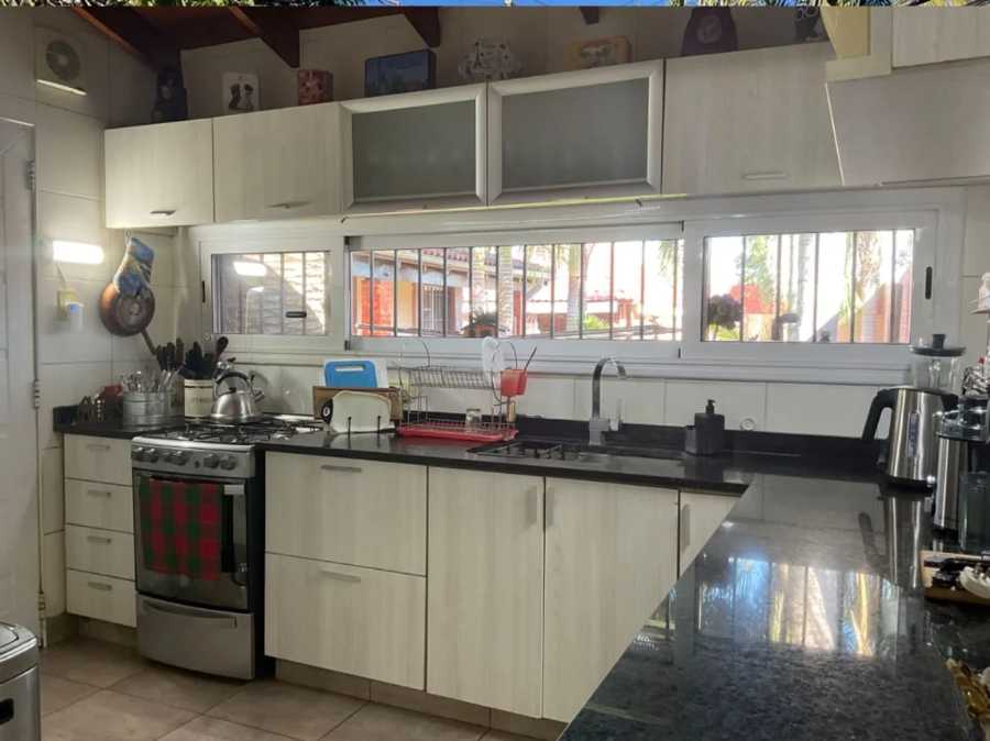 Oportunidad: Casa en Venta en Ituzaingo · dueño directo · 2 dorm · 2 cocheras · 378 m² de lote - Imagen 4