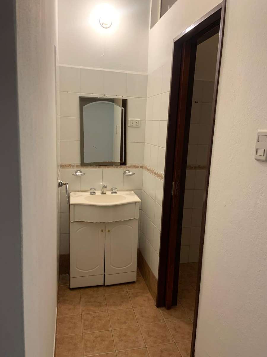 Casa única en Córdoba en Alquiler · dueño directo · 2 dorm · 4 ambientes · 170 m² de lote - Imagen 3