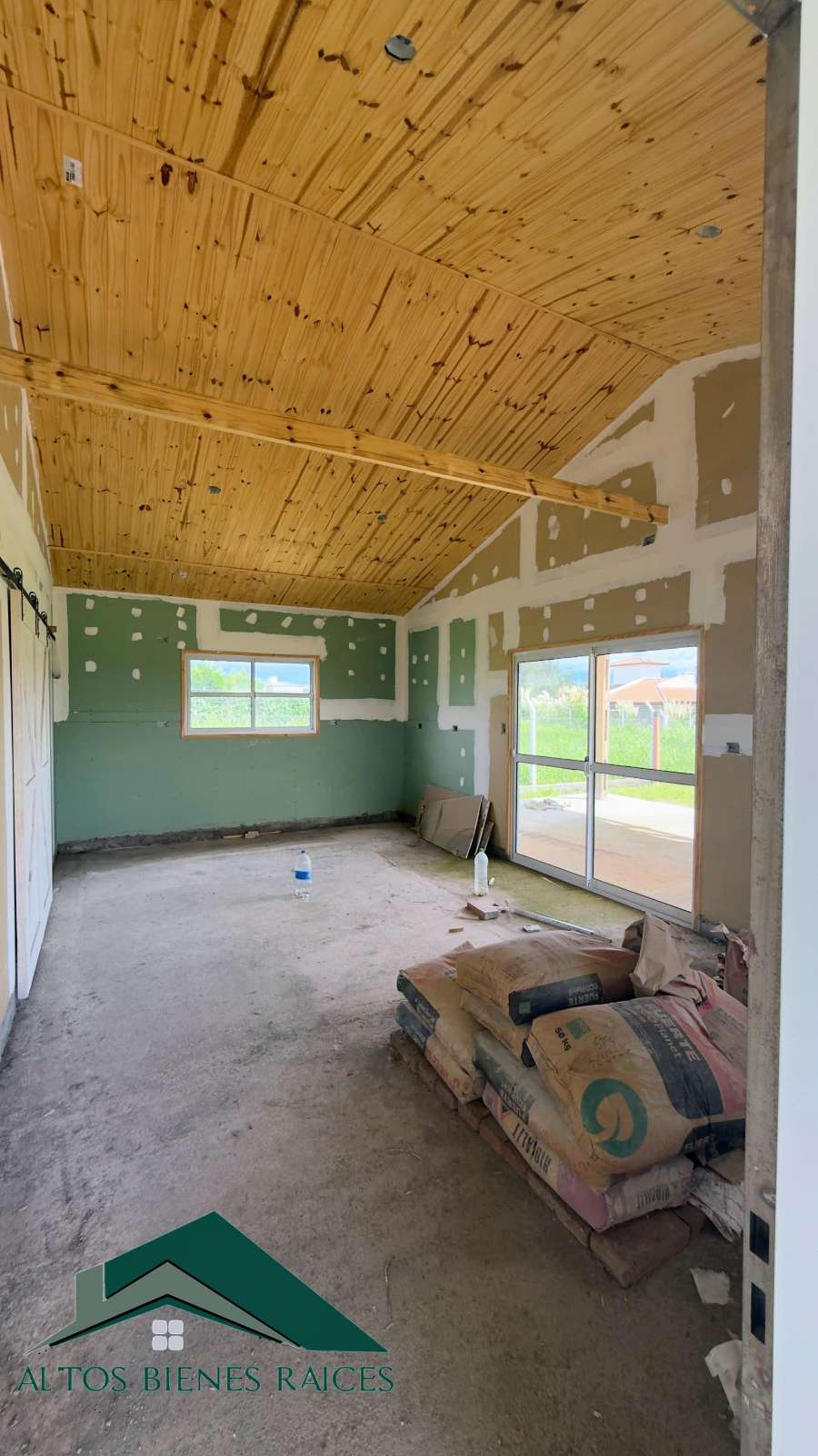 Casa en Cerrillos: en Venta · 3 dorm · 5 ambientes · 2 cocheras · 740 m² de lote - Imagen 3