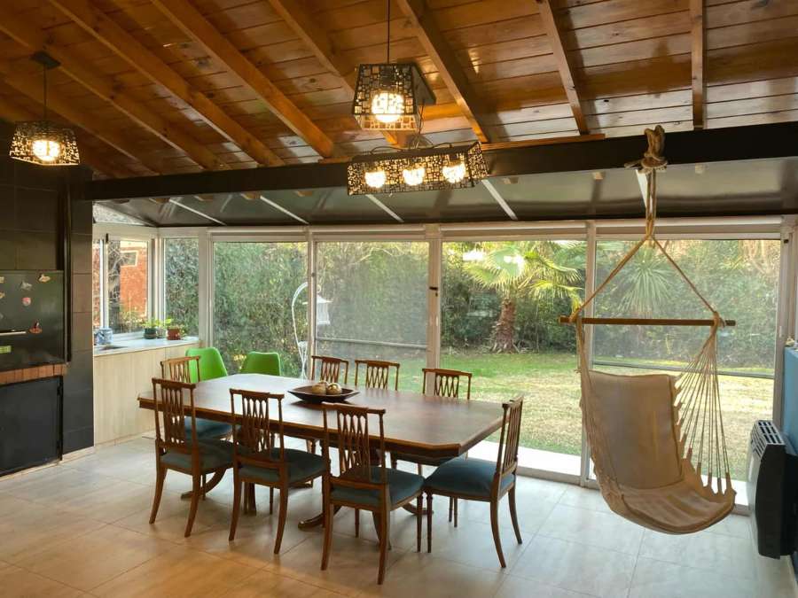 Casa disponible en Esteban Echeverria · barrio privado · 4 o más dorm · 6 ambientes · 2 cocheras - Imagen 1