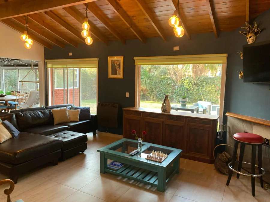 Casa disponible en Esteban Echeverria · barrio privado · 4 o más dorm · 6 ambientes · 2 cocheras - Imagen 4