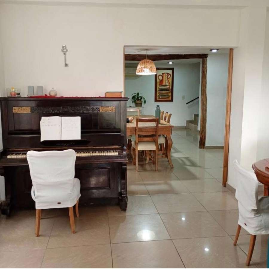 Oportunidad: Casa en Venta en Río Cuarto · 3 dorm - Imagen 2
