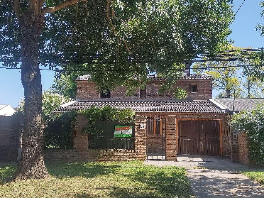 Oportunidad: Casa en Alquiler en Rosario · 3 dorm · 5 ambientes · cochera · 240 m² de lote - Imagen 1