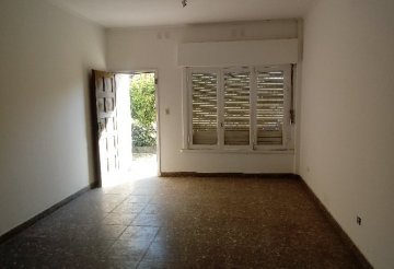 Casa en Venta en Mar del Plata, · dueño directo · 4 o más dorm · cochera · 440 m² de lote - Imagen 2