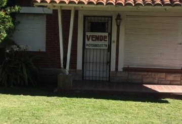 Casa en Venta en Mar del Plata con · dueño directo · 3 dorm · 330 m² de lote - Imagen 1