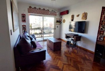 Hermoso departamento  ambientes pisos de parquet cocina - San Cristobal - Imagen 1