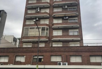 Av Hipolito Yrigoyen 700, 