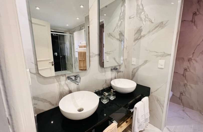 Casa disponible para la en Venta en Río Cuarto · 4 o más dorm · 10.000 m² de lote - Imagen 3