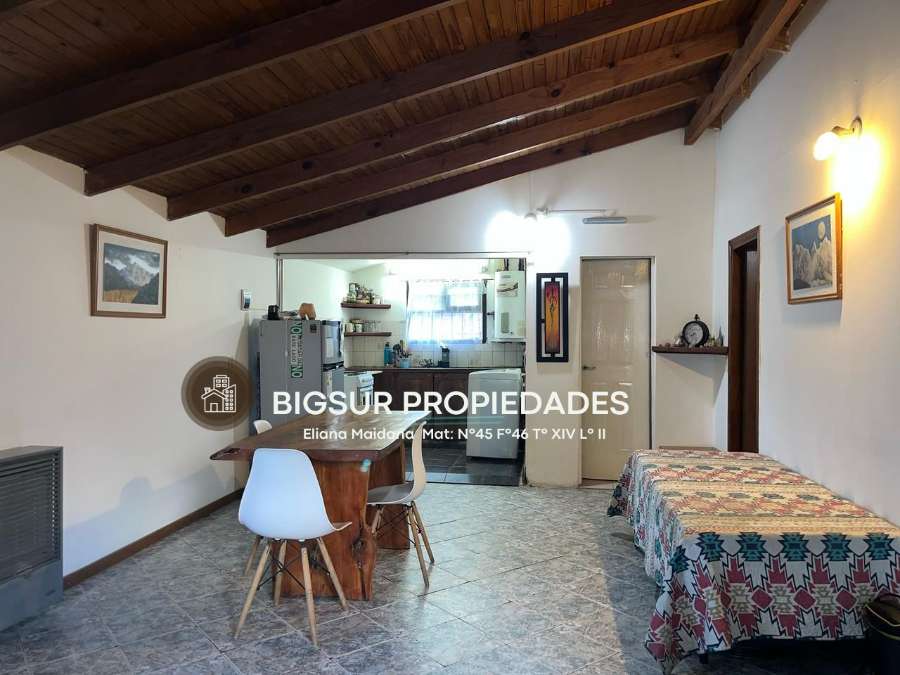 Casa disponible en Bariloche · 2 dorm · 3 ambientes · cochera · 320 m² de lote - Imagen 1