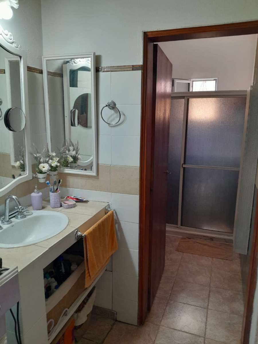 Oportunidad: Casa en Venta en Río Cuarto · 3 dorm · 348 m² de lote - Imagen 2